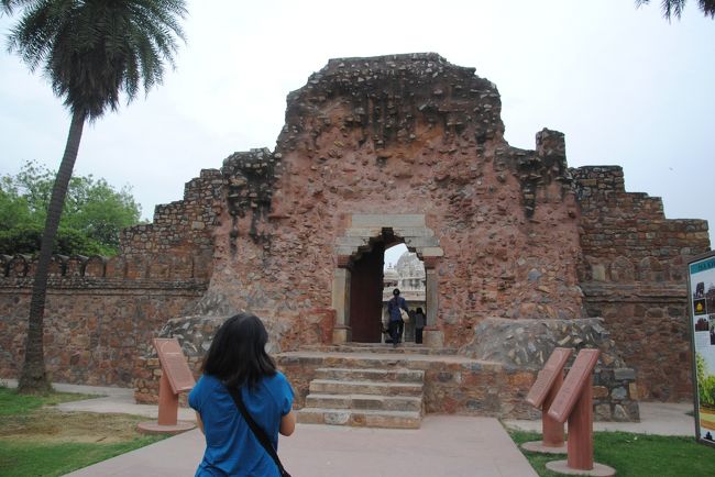 この門をくぐると、