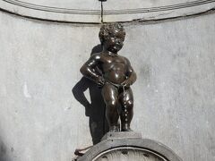 そして、みなさんお馴染みの小便小僧！
意外と筋肉質です（笑）

服を着てない日は珍しいらしい。
世界中の国から服が贈られてきていて、市立博物館に展示されている。