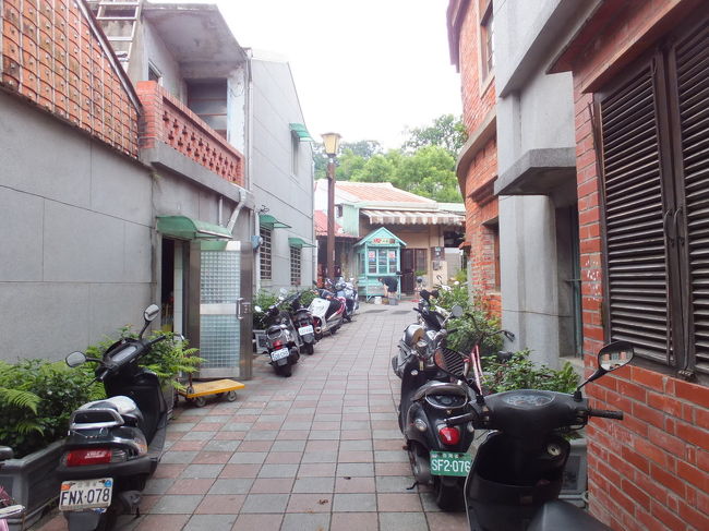 【三峡老街 新北市三峡 2016/06/05】<br /><br />三峡老街と交差する路地の風景