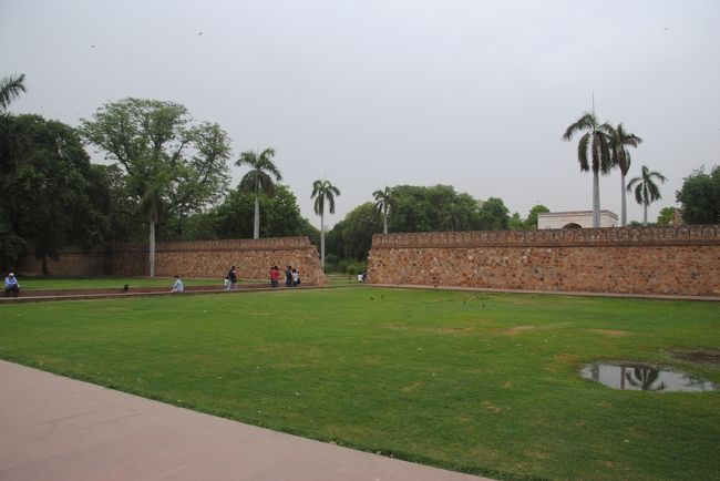 奥へと進みます。