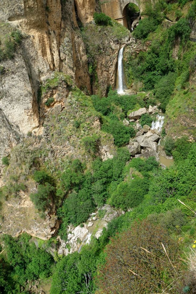 真下はこんな感じ。日本だと自殺の名所になりそうだわ。