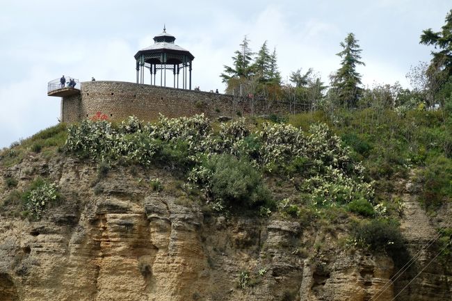 あの展望台、遠くから見ると恐ろしすぎる。