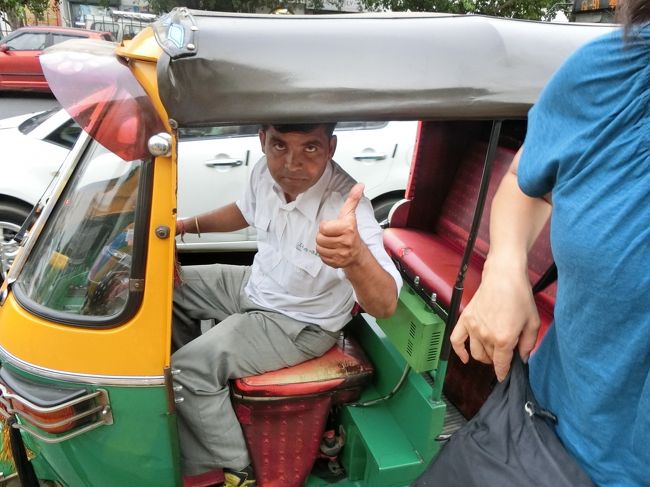 着きました！<br />150ルピーを払ってオートリキシャーを降ります。