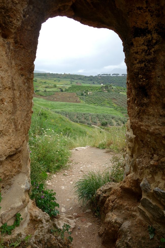 一つ目の展望台まで戻ってくる。この頃からまた天気が怪しくなり始める。