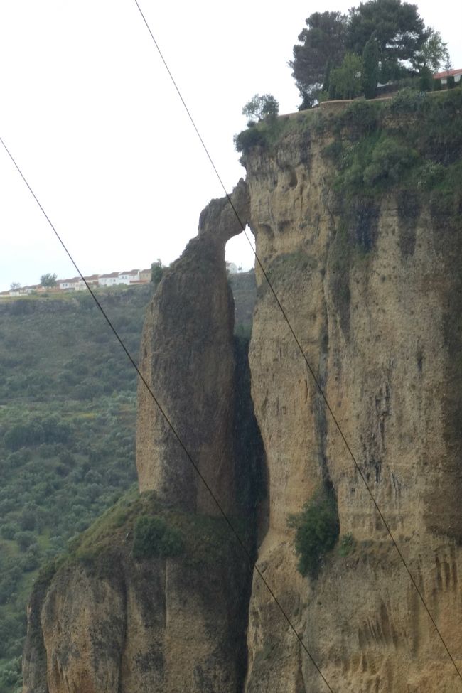 遠くの方に奇岩を発見！