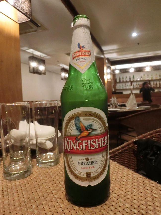インドのビール「KINGFISHER」で乾杯。<br />今日も暑かったからビールが美味しい！<br />インドに来てから何度もこのビールを飲みました。