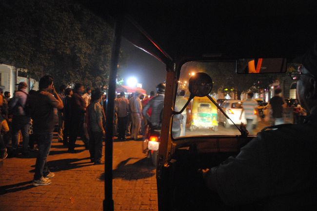 ホテルに戻り、荷物をピックアップして送迎の車を待って空港へ