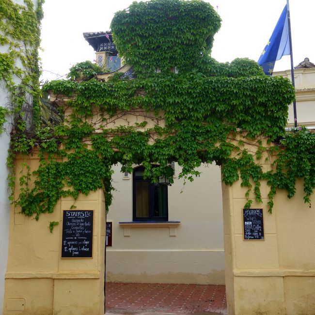 ハイキングを終え、旧市街でまったり出来る所を探していたら、<br />お屋敷を発見！中へ入ってみる。