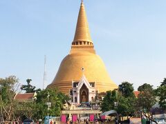 世界最大の仏塔、タイで最も高い仏塔、オフ会に参加しなければ来ることがなかったと思う。ツーリスト入場料（外国人）60バーツ