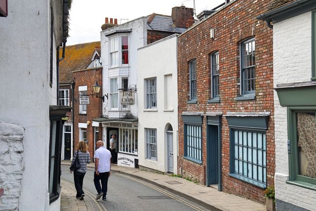 The Mintは途中から通りが湾曲しています。