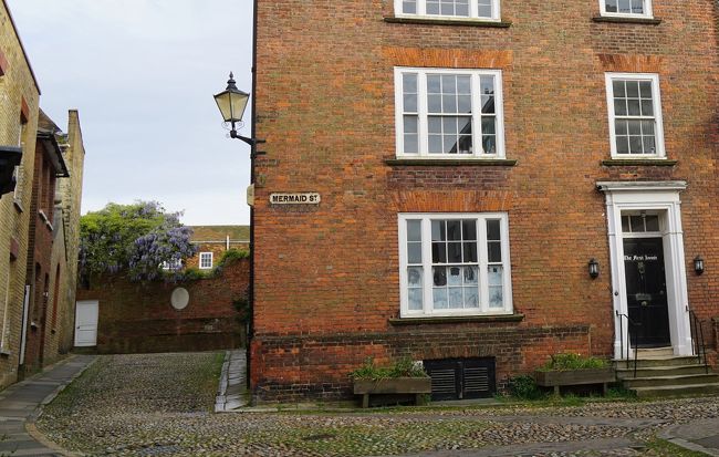 マーメイド通りの端まで来ました。