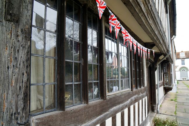 三角形のユニオンジャックが飾られています。