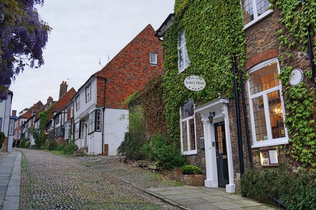 再びやってきたマーメイド通りです。屋内に明かりがつき始めました。