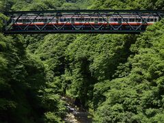 スイッチバック以外にも、箱根登山電車にはこんなダイナミックな風景がたくさん存在するのもとっても魅力的ですよね〜