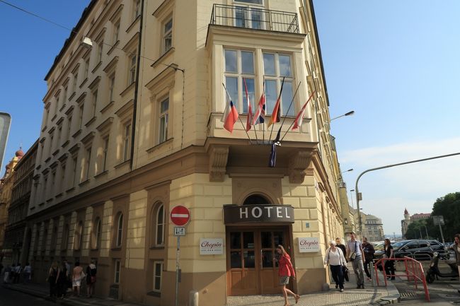 ホテルはプラハ本駅目の前。<br />プラハの本駅前だけど、ホテルの名前はウィーンハウスイージーショパン。<br />立地抜群、朝食付きで3泊2名1室29870円。