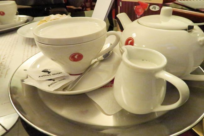 紅茶はウィーンのユリウスマインル。<br />Ceylon　45CZK