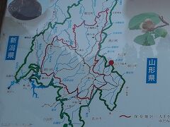 朝日山地の地図です。今は山形県の赤●のところです。
（登山口の古寺鉱泉下駐車場）

東京自宅から東北・山形道の月山ICで下車し、一般道18キロ位でした（約440キロ：5時間）