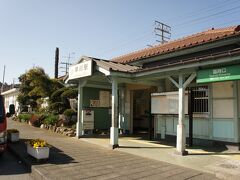 大船駅から東海道線に乗り早川駅に降ります。