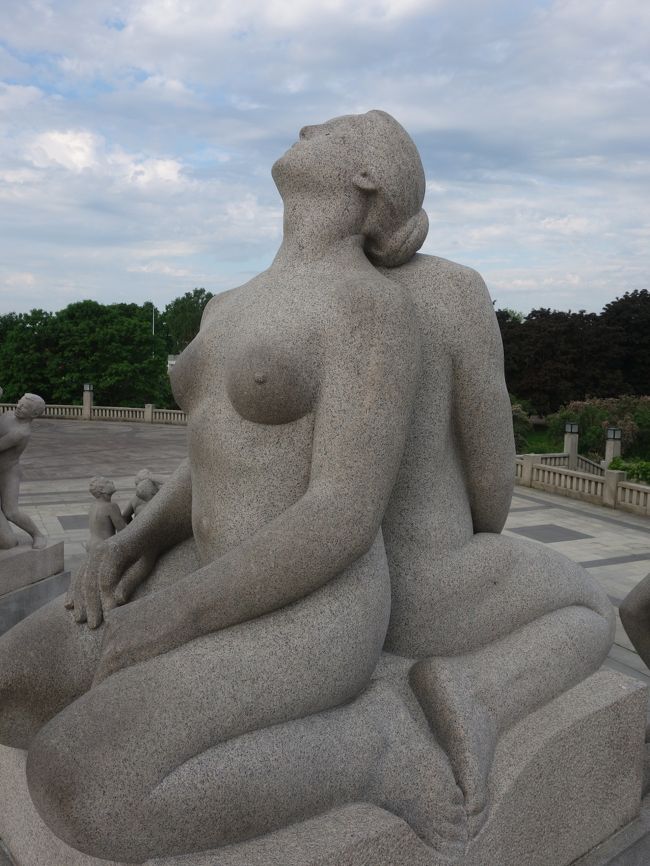 オスロ観光はフログネル公園から。グスタフ・ヴィーゲランの彫刻鑑賞