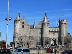 ホッとしてアントワープへ戻り、ステーン城。