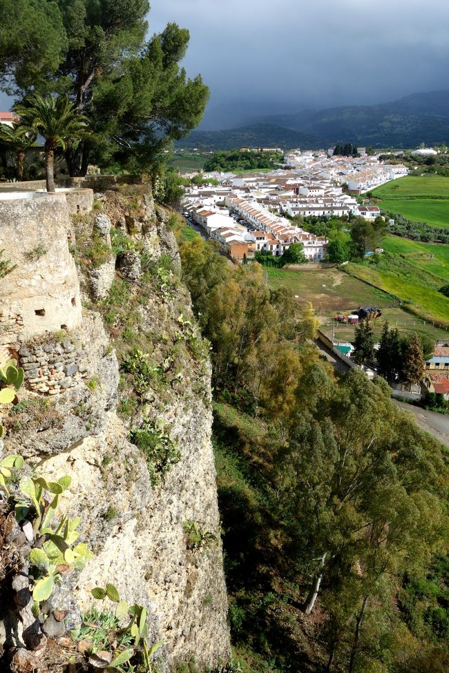 眼下には別の白い街並みが広がっています。