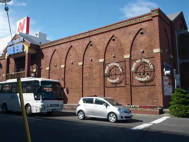 金森赤れんが倉庫群を目指して歩く。<br />途中で地ビールの工場がやっているらしきビアハウスらしきもの。<br /><br />ここは何と定休日。<br />臨時にでも営業してほしかった。