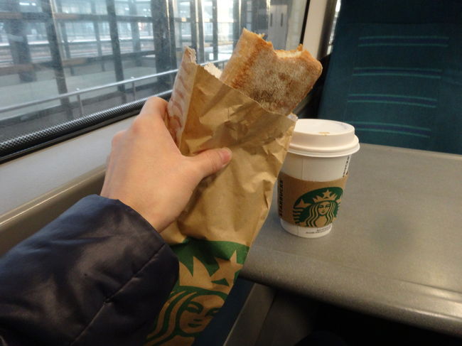 モーニングは、スタバのツナサンド☆<br /><br />美味しくいただきました(*´▽｀*)