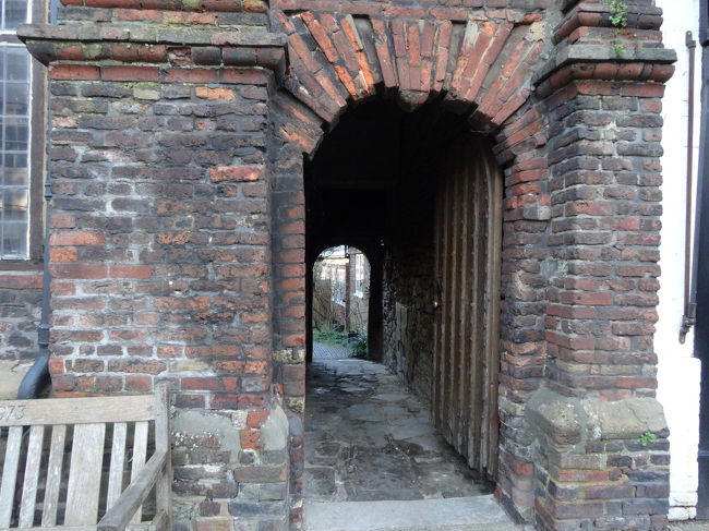 どこに繋がってるのかなぁ？<br /><br />あ、おうちですね。<br />お邪魔しました(>_<)