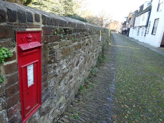 てくてく歩いてると、セントメアリー教会の裏手にでました。