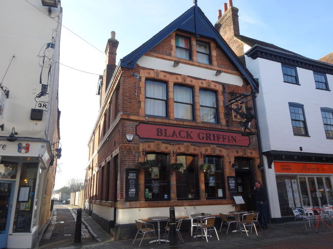 いっちょ前に、パブでランチ！