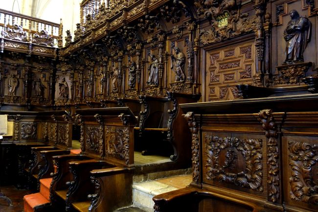 聖歌隊席の彫刻も素晴らしいんですが。