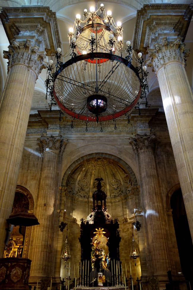 やはりアルハンブラとメスキータを訪れた後に見る教会群、<br />インパクトはかなり薄い。<br />この旅、反対回りに周れば良かったかも？