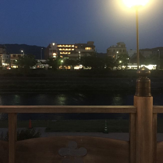 お食事が終わる頃、やっと雰囲気がでてきました。<br /><br />そわそわしながら新幹線に急いで乗り、でも日帰りでも楽しめる事を<br /><br />知ってしまいました。