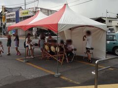 近くの滝駅から乗ります。
烏山駅まで一度戻りました。
烏山駅前ではイベントが行われていました。
