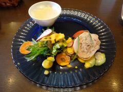 娘と姉と女子会
まずは腹ごしらえをして、口が肥えた姉が島根にも美味しい洒落た場所沢山あるねえと