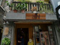 ≪アン aN≫

Ly Dao Thanh通りの奥にあった手作り革製品の専門店
1階は狭いが2階もある。
革製品の専門店のはずだが、手作りっぽい洋服や帽子もあった。

gentenとかが好きな人にははまりそう。