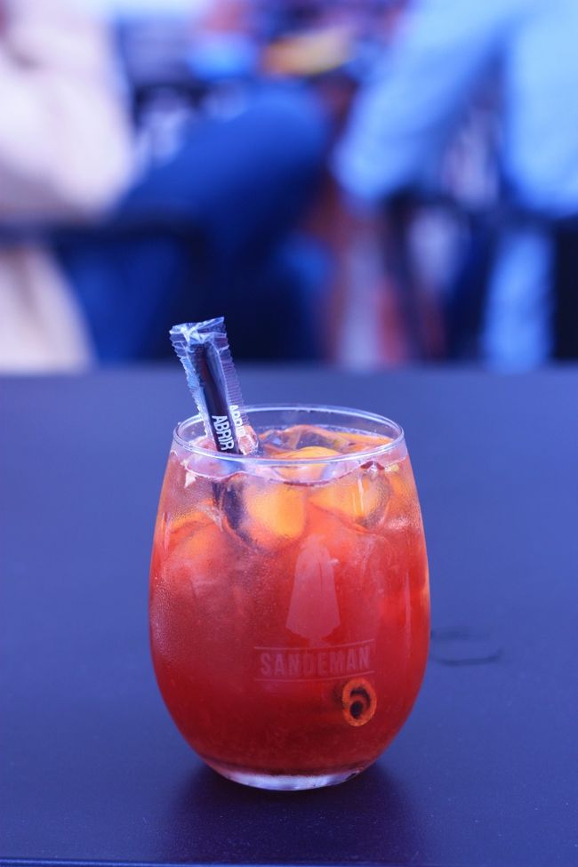 これがまたおいしかったんです！お味はワインというか、もうカクテルですが。私はワインがそんなに飲めないのでちょうどよかった（笑）<br />ポートワインをライムスパークリングウォーターで割って、シナモンスティックを入れてあります。酸味も甘さもちょうど良くって、また飲みたいなあ。