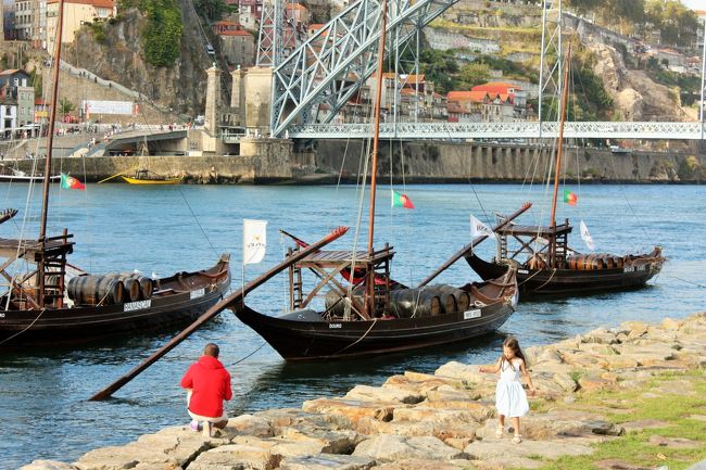 ワイナリーでお土産を買って、出てみたらだいぶ暖かさも戻ってきていたよう。ドウロ川沿いは画になる風景です。