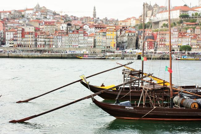 昔はこういう船でワインを運んでいたそう。