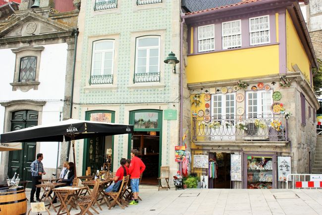 帰りはドンルイス一世橋の下の道路を通り、河岸晩ごはんを食べて帰ることに。