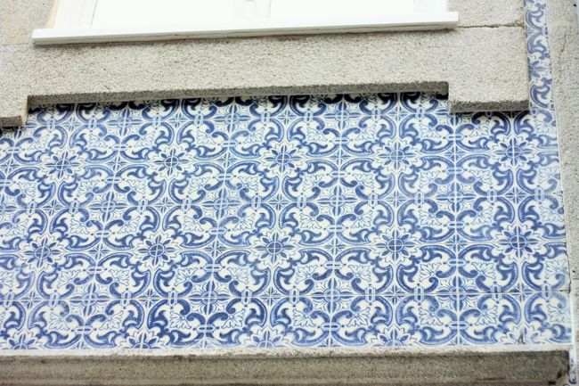 街の一角のアズレージョ。同じ柄が二つとないのではというぐらい、たくさんあります。