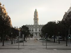 市庁舎は行けずだったな。ドンペドロ4世の像から市庁舎まではまっすぐ広場が続いていて、開けていて、街！って感じがする。