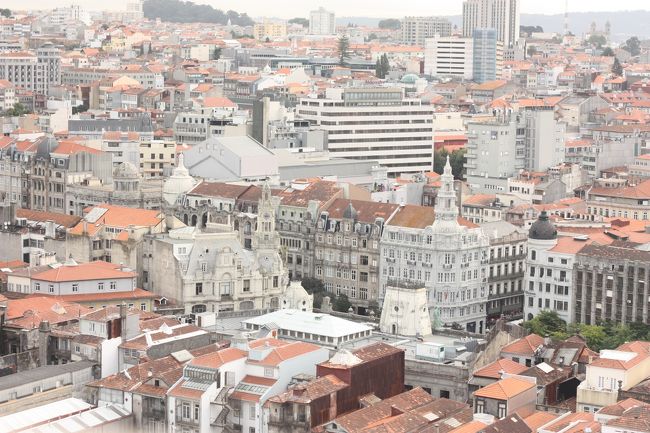 こちら側は少し近代的な建物もちらほらありますね。