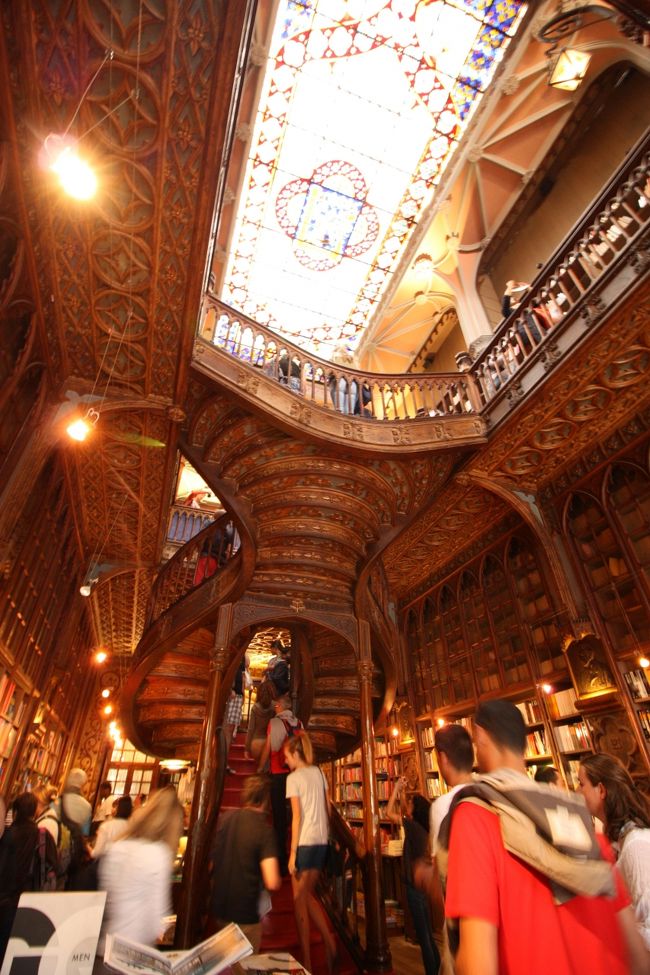 チケットをゲットし、無事中に入ることができました！開店したところなので、まだお客さんは少なめ。なのかな？