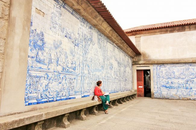 テラスのような場所もありました。たくさん部屋があって、興味深い聖像もたくさんあったのですが、うっかり写真を撮り忘れ…(笑)<br />聖書の場面場面を描いたレリーフ？があったり、とても面白かった！