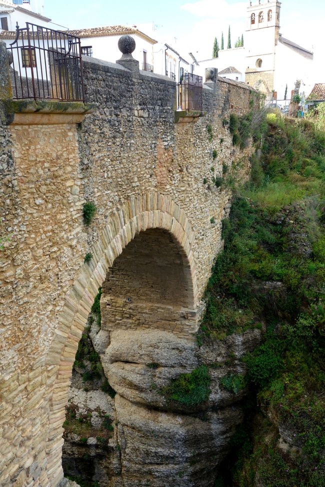 で、ビエホ橋の真横に到達！