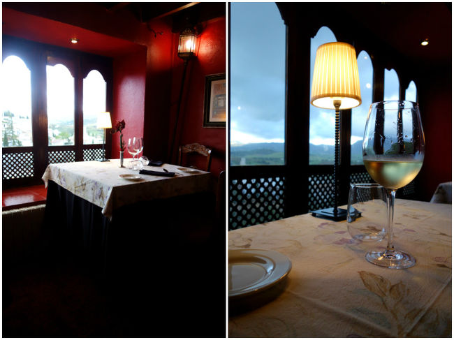 旧市街の近くのレストランへ入ることに。<br />スペインのディナータイムに慣れることが出来ず、どのレストランへ行っても一番乗り〜。<br />泊まっているホテルからは絶景無しなので、せめてレストランではと思い、<br />タホ渓谷を眺められるレストランの窓際へ。<br />一番乗りなので好きな席を選べるのはGood!<br />