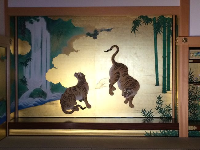 名古屋城内の建物の中です<br />きんだらけー