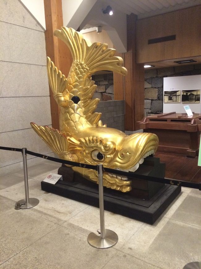 お約束のシャチホコですね