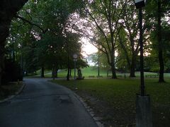 緑がいっぱいの公園の中を散策。
極端に暑くも寒くもなく、散歩するにはちょうど良い気候でした。